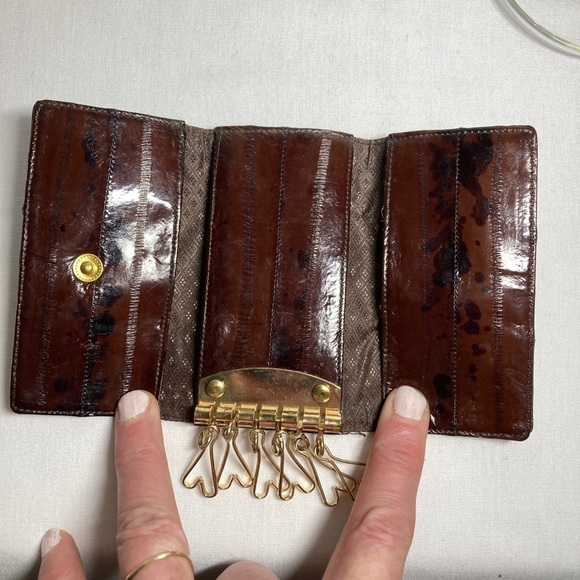 Vintage 80’s Eel Skin Key Holder in a Dark Brown, Mahogany colour. - Picture 3 of 5